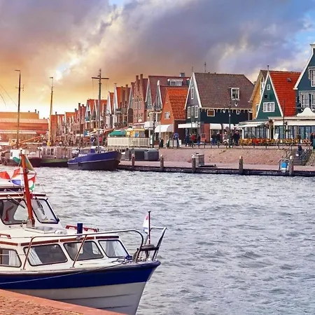 Houseboat Woude 6 Persons * Uitgeest