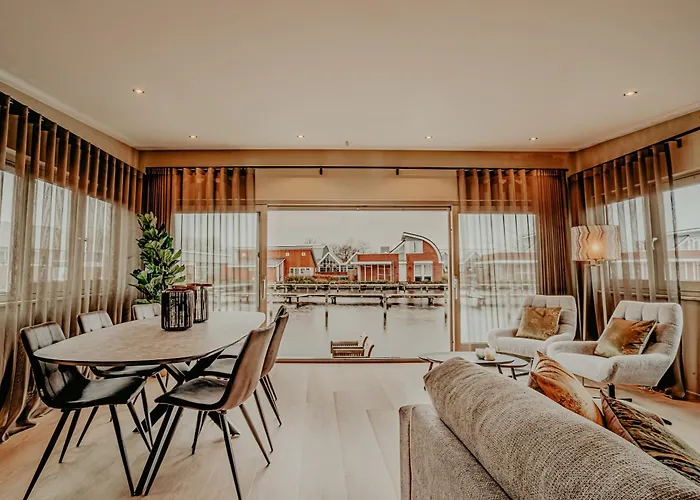 Houseboat Woude 6 Persons Uitgeest