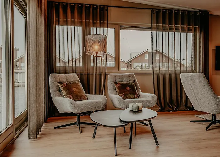 Chalet Houseboat Woude 6 Persons Uitgeest