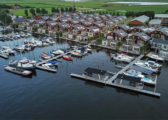 Houseboat Woude 6 Persons Chalet Uitgeest