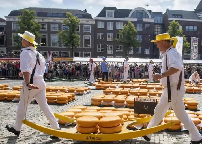 Houseboat Woude 6 Persons Uitgeest